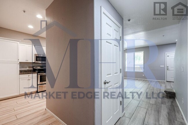 Building Photo - 3Bed/2.5Bath Condo at 35th Ave/Deer Valley...