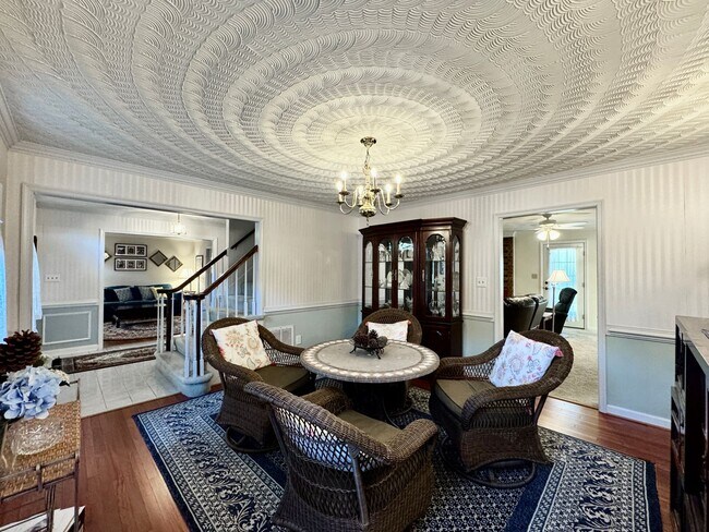 Building Photo - Fabulous 4-Bedroom Home w/2-Car Attached Garage! Dog Friendly - Screened Porch!