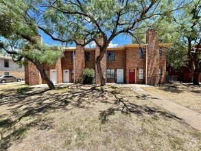Building Photo - Three Bedroom Two Bathroom Home