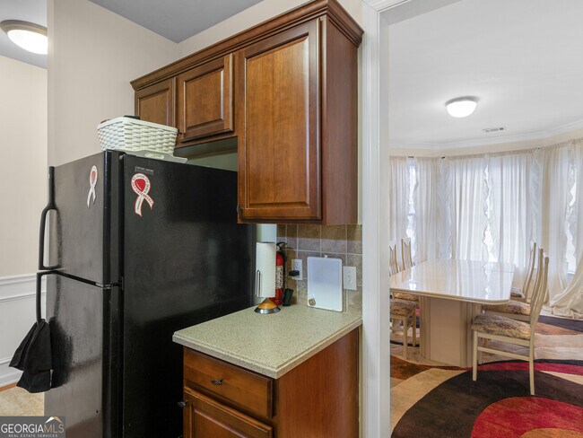 Building Photo - 353 Southgate Dr