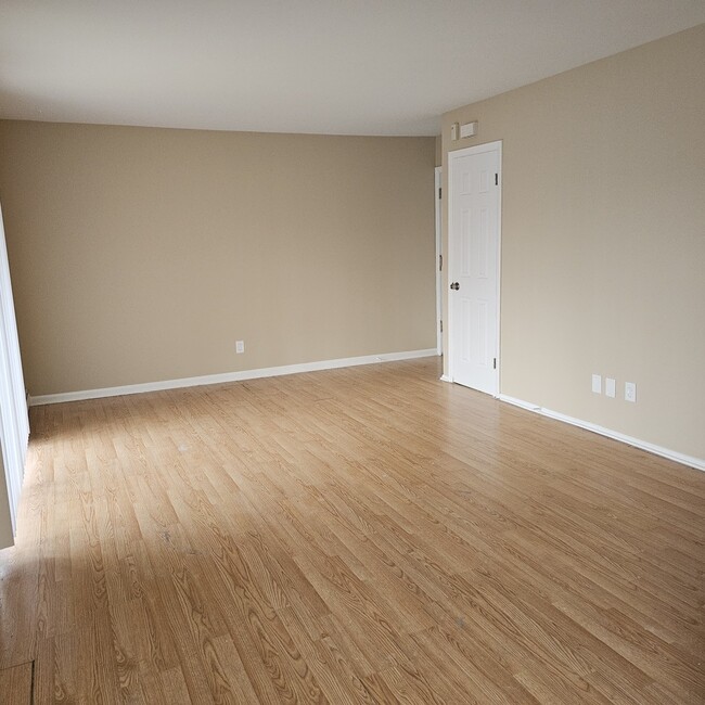 Building Photo - 1351 Monomoy St