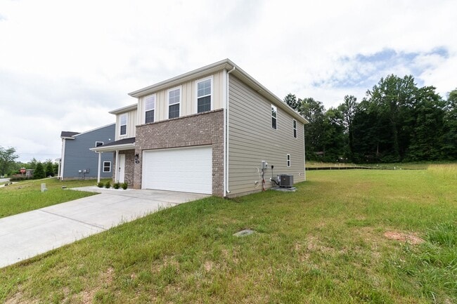 Building Photo - 104 Ashwood Ave