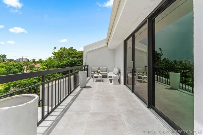 Building Photo - 3966 N Ocean Dr