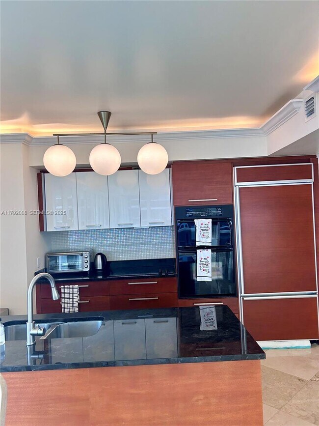 Building Photo - 1830 S Ocean Dr