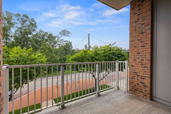 Building Photo - Luxury Condo in Dublin's Coveted Bridge Pa...