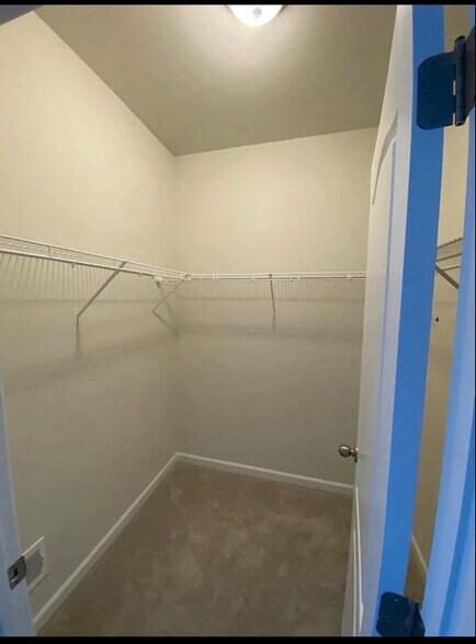 Building Photo - 3011 Osprey Way N