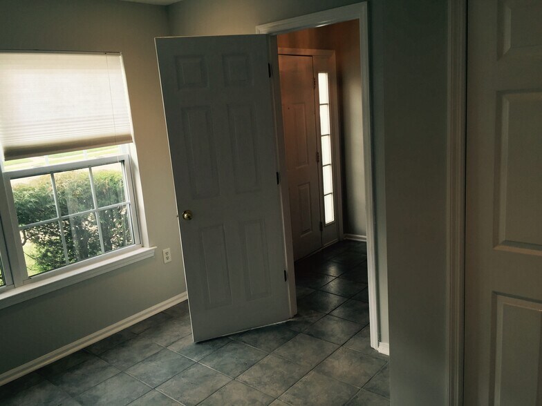 Building Photo - 20 Puchala Dr