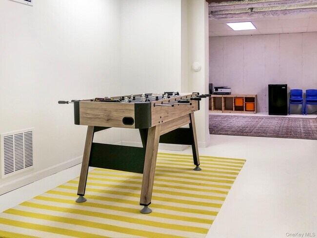 Building Photo - 70 S Country Rd