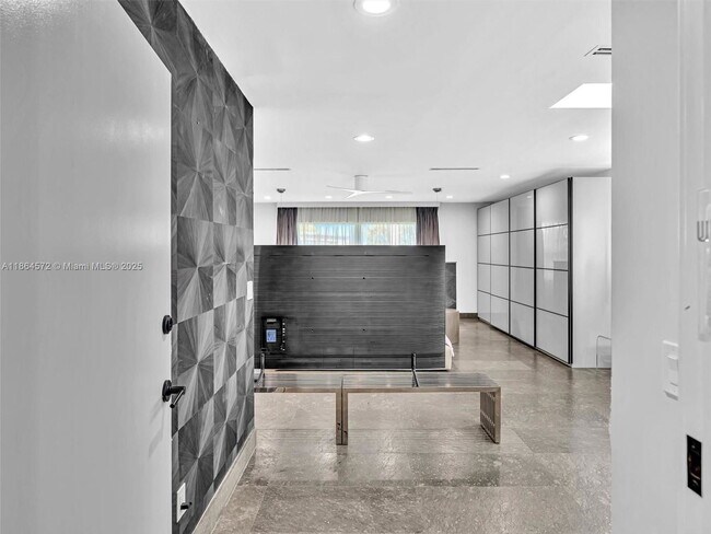 Building Photo - 840 South South Lake Drive, Hollywood, FL ...