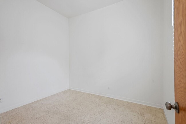 Building Photo - 546 Green St