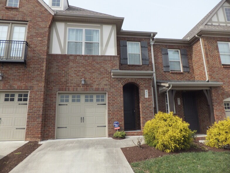 Building Photo - 419 Waterbrook Dr