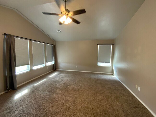 Building Photo - 3 bedroom 2 bath - SW OKC