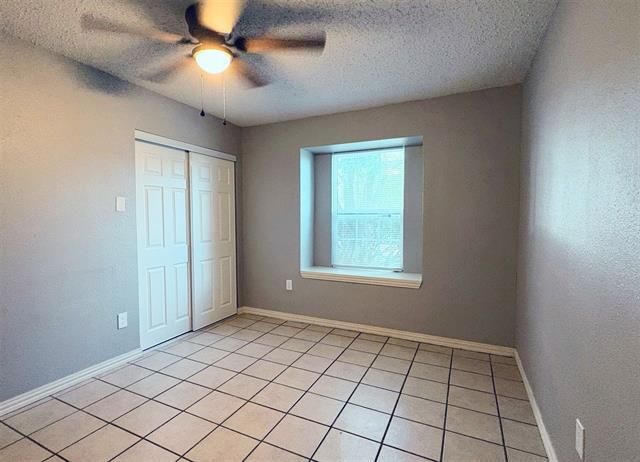Building Photo - 1206 High Valley Dr