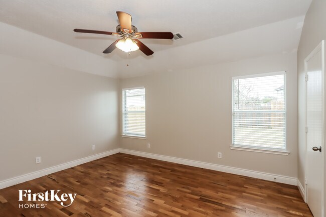 Building Photo - 13531 High Banks Ln