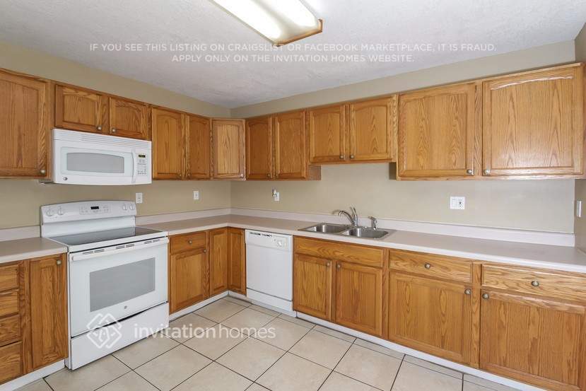 Building Photo - 1116 40th Ave W