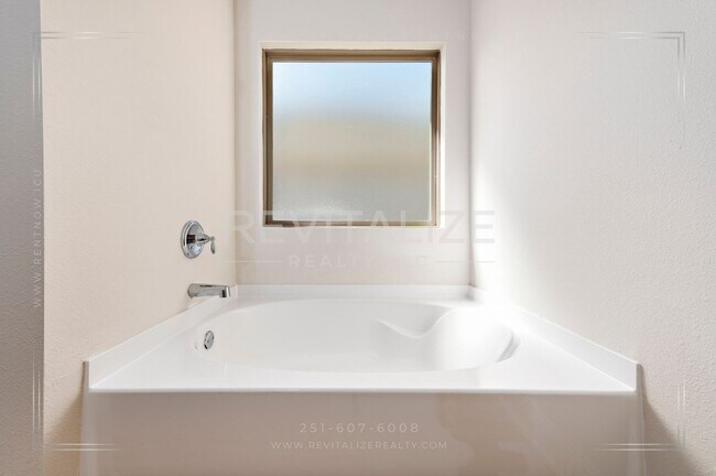 Building Photo - Brand-New 5BR Fairhope Home on Corner Lot with Garage