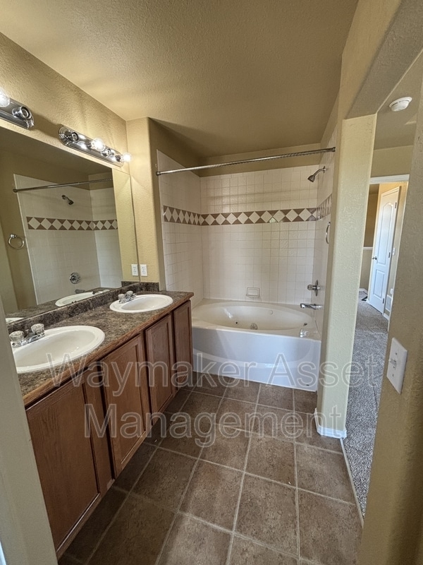Building Photo - 6594 Silverwind Cir