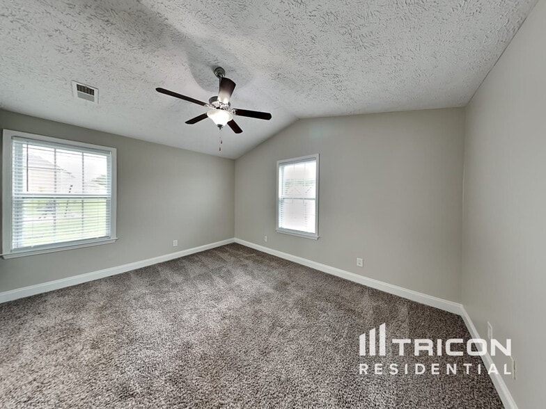 Building Photo - 426 Golf Club Ln