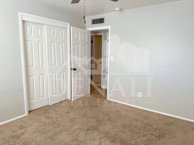 Building Photo - 1220 W Romo Jones St