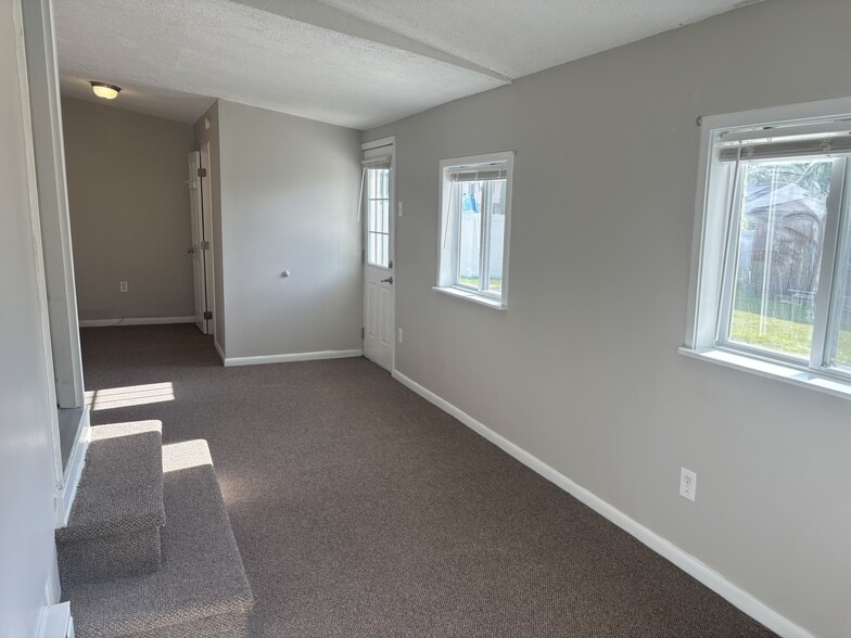 Building Photo - 114 Ellis Ave