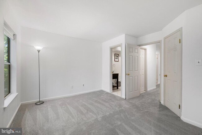 Building Photo - 7713 Lafayette Forest Dr