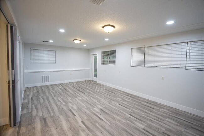 Building Photo - 111 E 143rd Ave