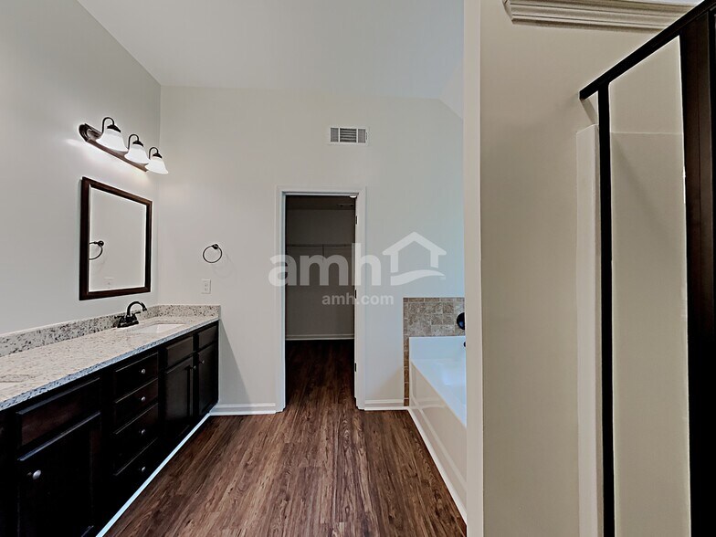 Building Photo - 3004 Feldwood Ct