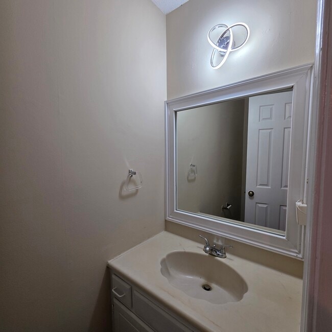 Building Photo - 1900 Buck Ln