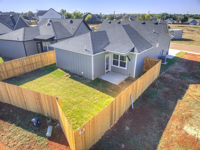 Building Photo - 2633 Crescent Ave