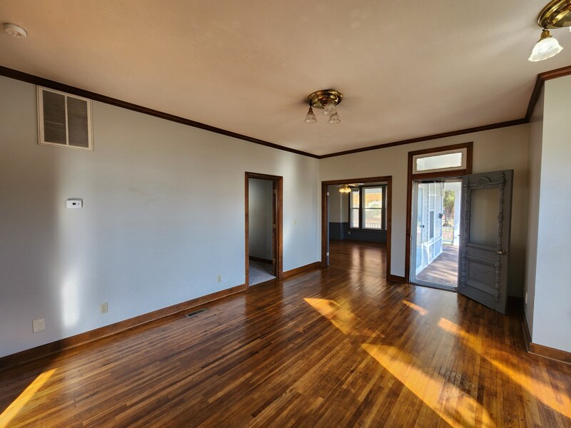 Building Photo - 1008 Vine St