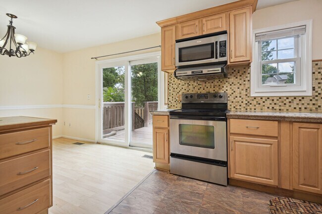 Building Photo - 8266 Amity Cir