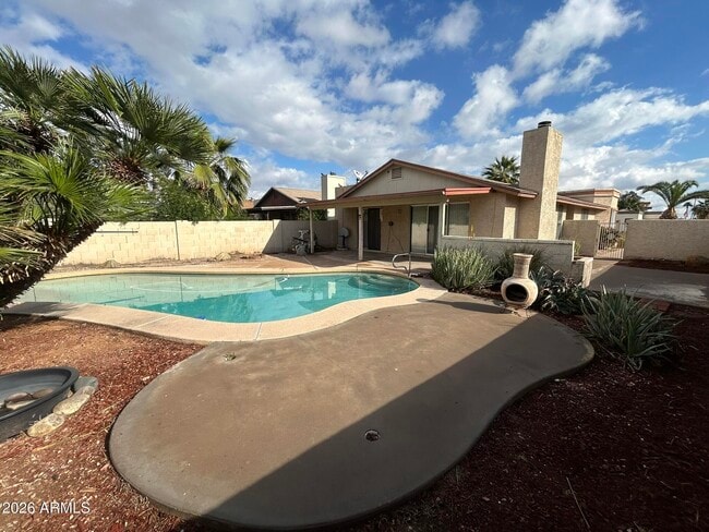 Building Photo - 2120 N Yucca Ct