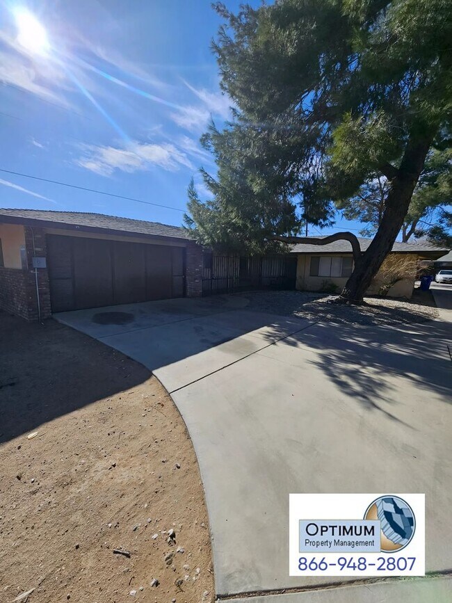 Building Photo - 15740 Serrano Rd