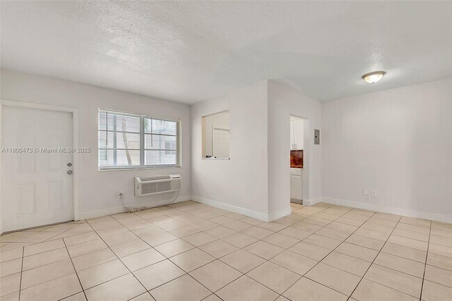 Building Photo - 6921 Rue Vendome