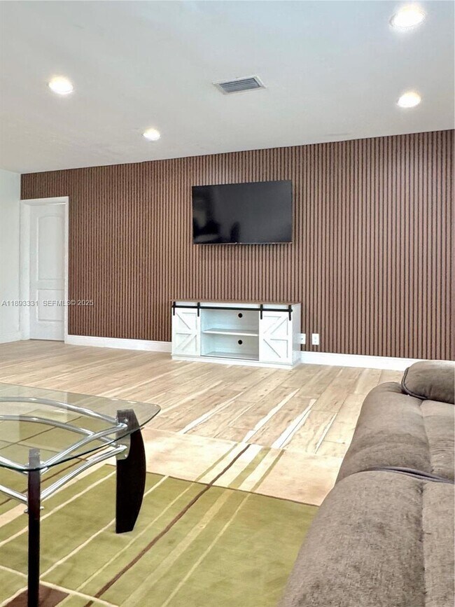 Building Photo - 120 NE 9th Ave