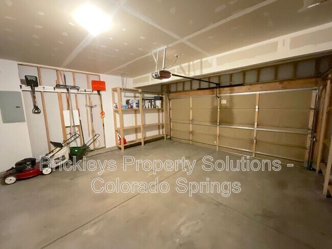Building Photo - 7168 Prairie Wind Dr