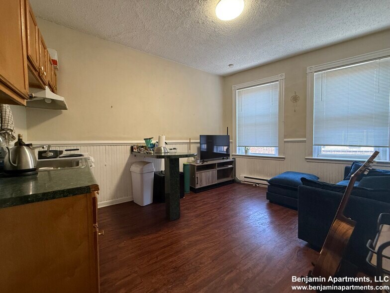 Building Photo - 872 Huntington Ave