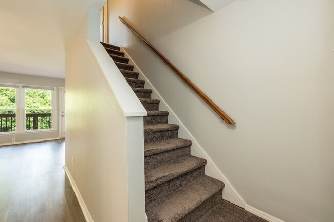 Building Photo - 3 Bedroom Townhouse Near Downtown Durham