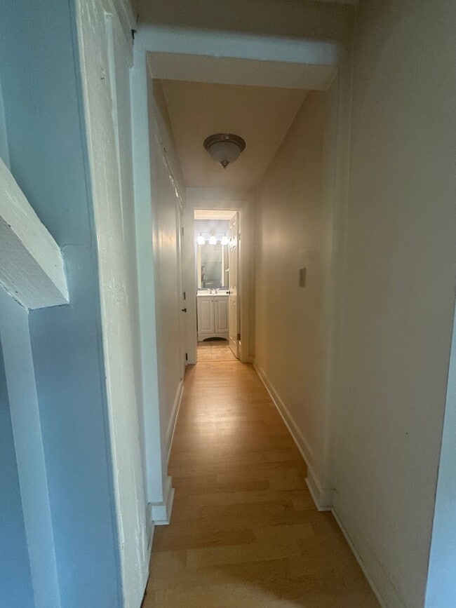Building Photo - 2 bedroom with loft in downtown Quechee