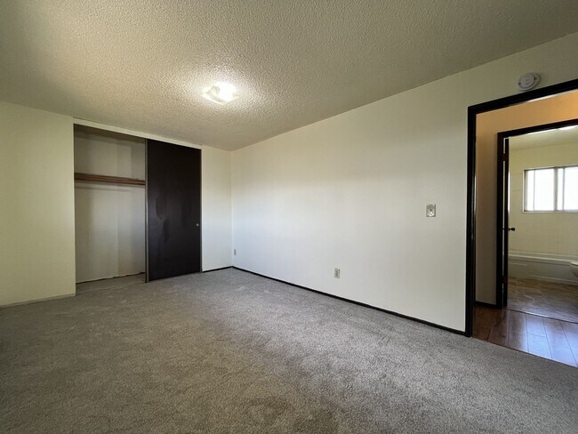 Building Photo - Spacious 3 Bedroom with Bonus Living Area, Patio & Built in Fireplace