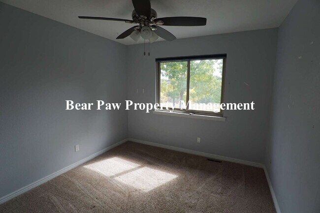 Building Photo - Lovely 4 Bedroom Home Golden!!