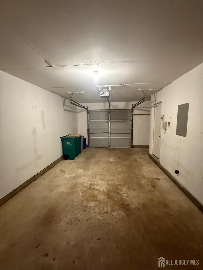 Building Photo - 572B Nutley Dr