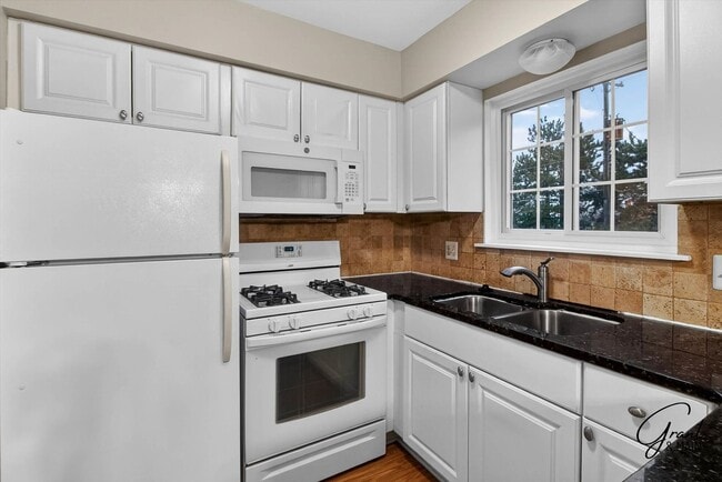 Building Photo - 1 bedroom $1095