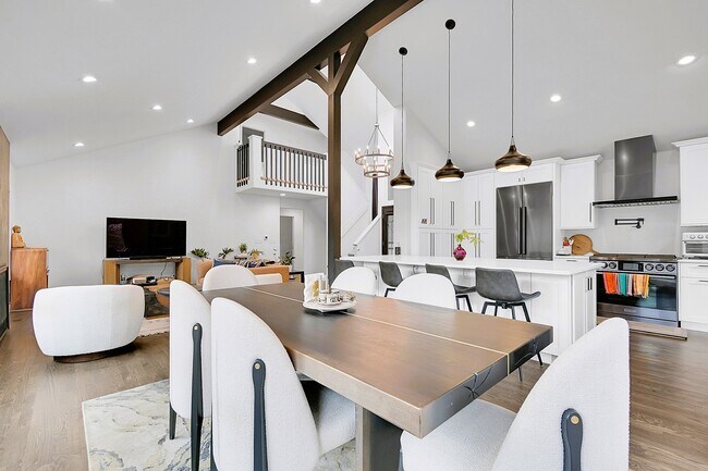 Building Photo - 28384 Kinnikinick Rd