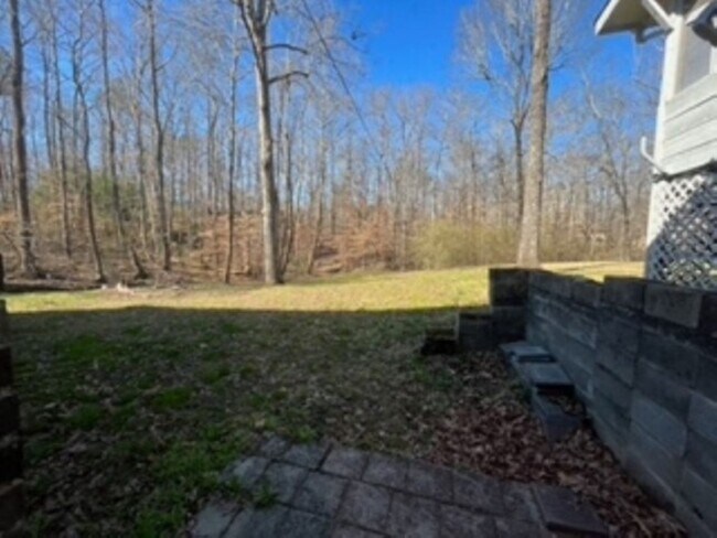 Building Photo - 3 Bedroom, 2 Bath home.
