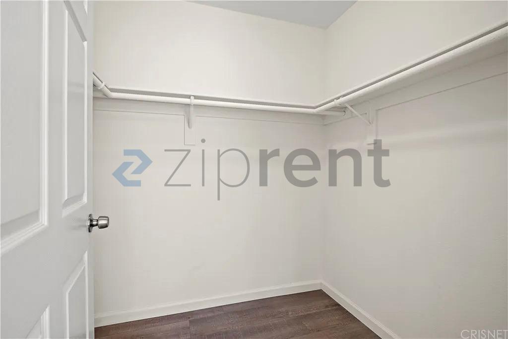 Building Photo - Unit