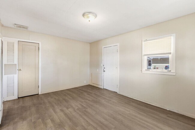 Building Photo - 207 N Santa Fe Ave