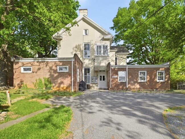 Building Photo - 323 N Potomac St