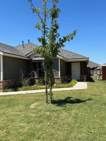 Building Photo - 1710 100th St