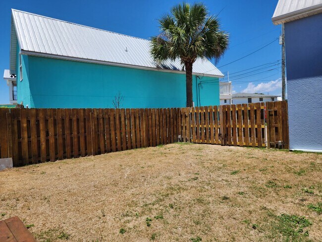 Building Photo - Beach Cottage